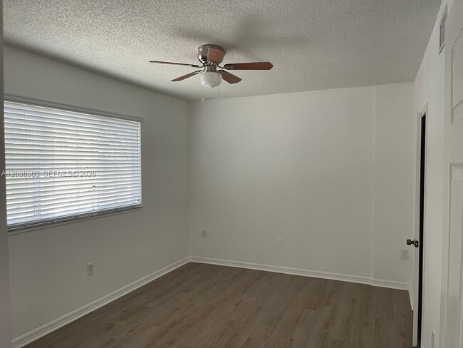 Building Photo - 2412 Centergate Dr