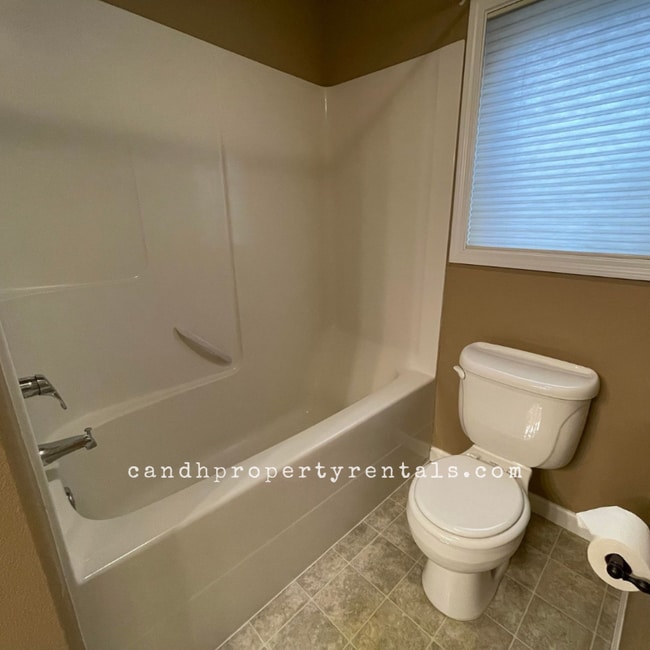 Building Photo - 1053 Picador Way
