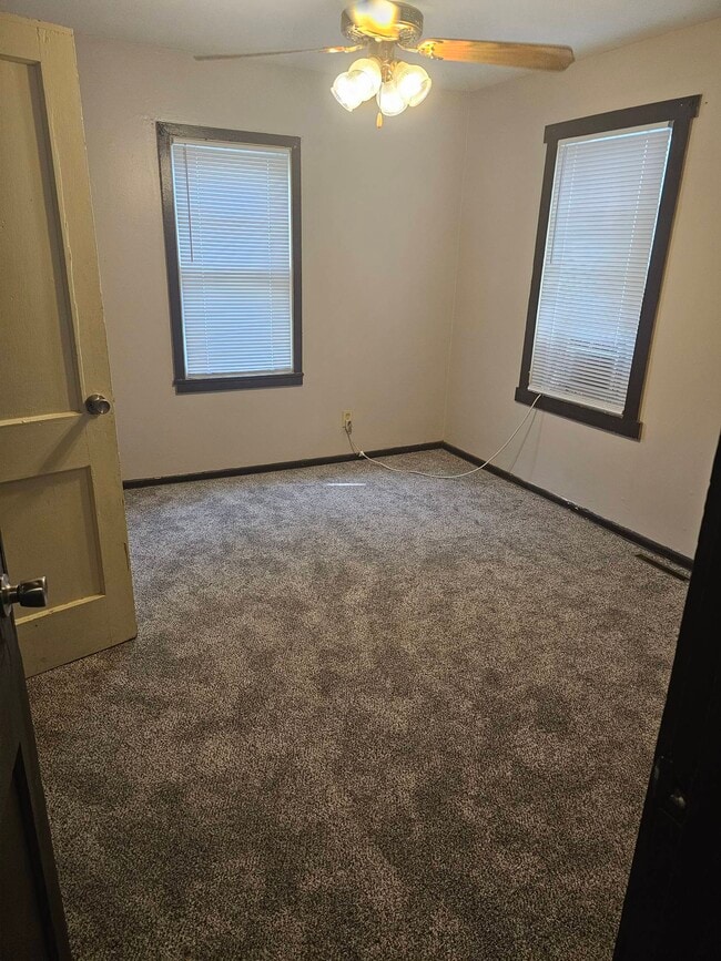 Building Photo - 608 S College Ave