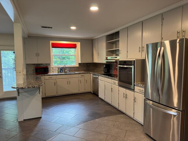 Building Photo - Updated 3BR/2BA home in South Nashville!