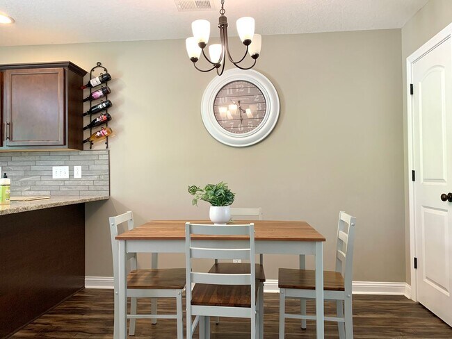 Building Photo - 364 Sam Houston Cir