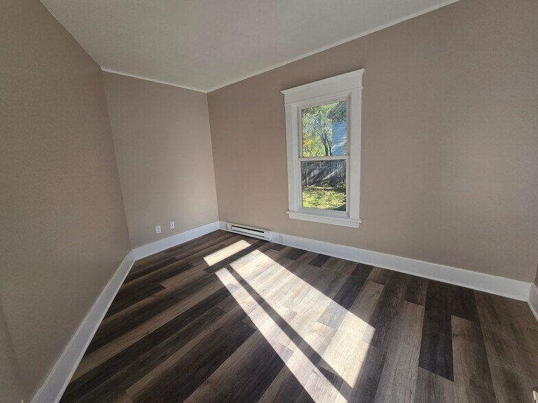 Building Photo - 1422 26th Ave N