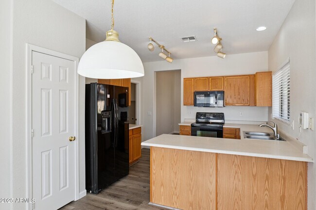 Building Photo - 6346 W Hess St