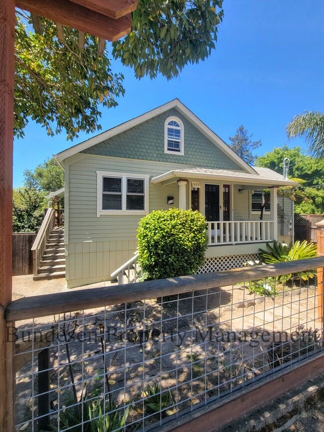 Building Photo - Spacious Westside 5BR Home in Petaluma - E...