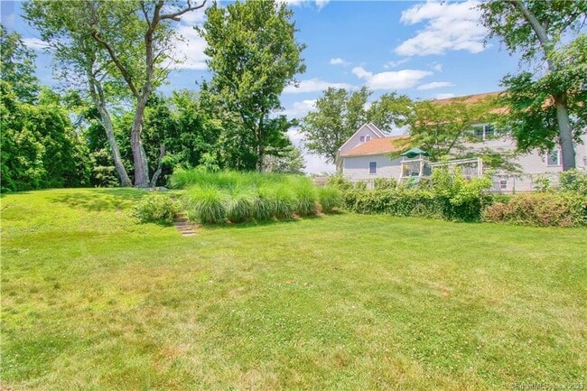 Building Photo - 983 Black Rock Tpke