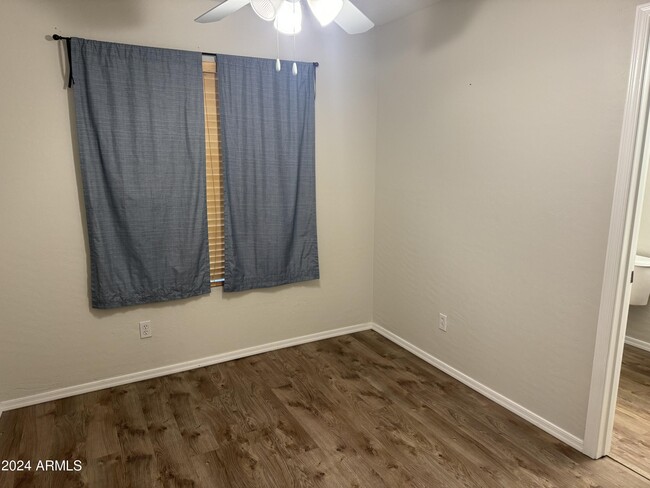 Building Photo - 446 N Alder Ct