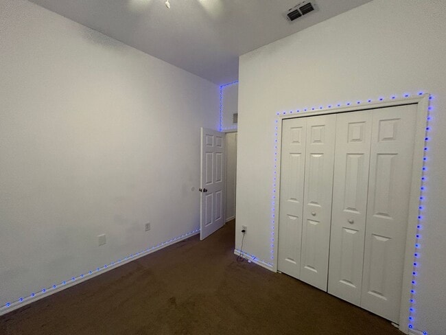 Building Photo - 15111 Hawks Shadow Dr
