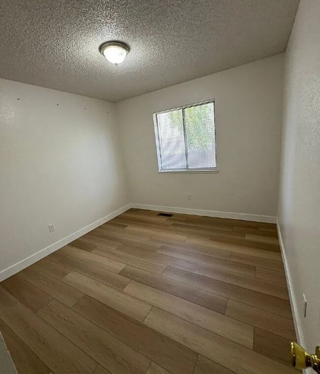 Building Photo - 5870 Coyote Ridge Rd