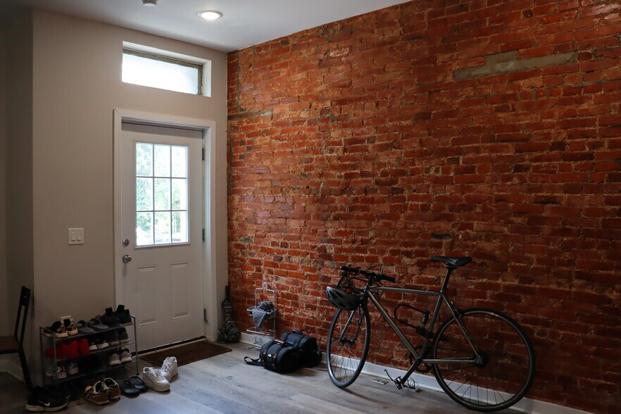 Building Photo - 28 N Preston St