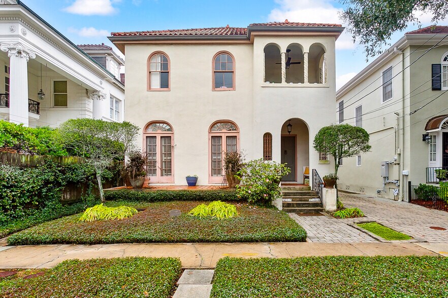 Primary Photo - 1617 Soniat St