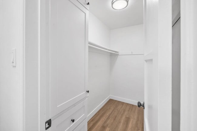 Building Photo - Newly Remodeled Studio on 2nd Street- Alamitos Beach