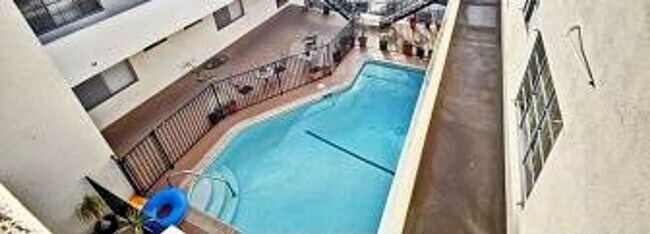 Building Photo - Aloha Apartments