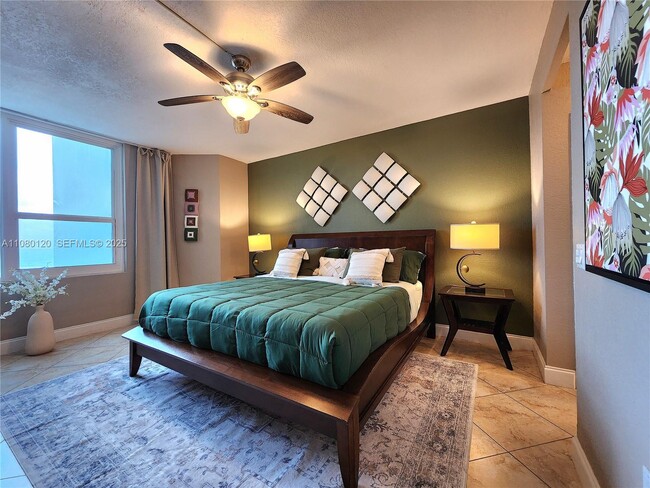 Building Photo - 3505 S Ocean Dr