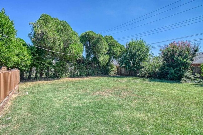 Building Photo - 1428 Lindale Ave