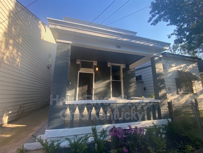 Primary Photo - 329 E 16th St