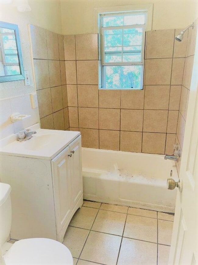 Building Photo - 409-411 Babb Drive