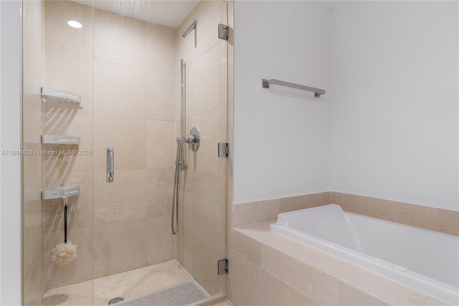 Building Photo - 495 Brickell Ave