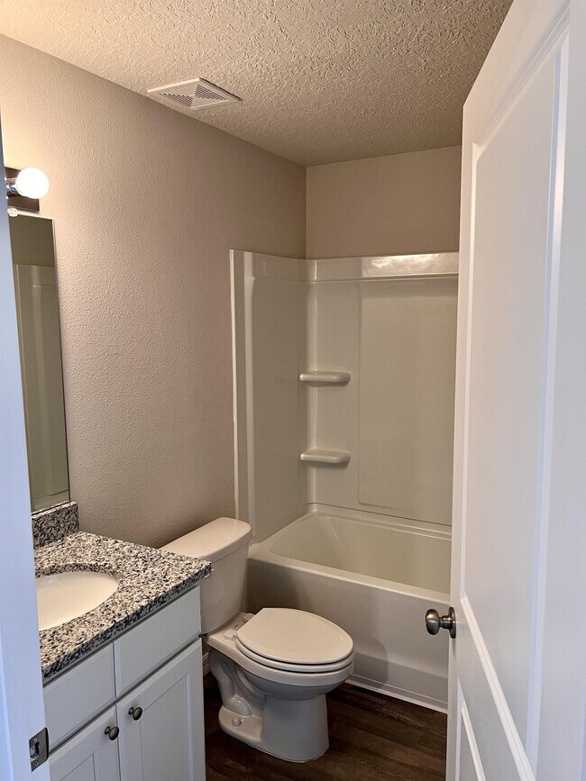 Building Photo - 6652 N Bedstrow Blvd