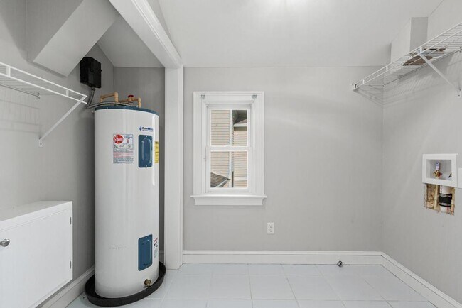 Building Photo - 313 St George St