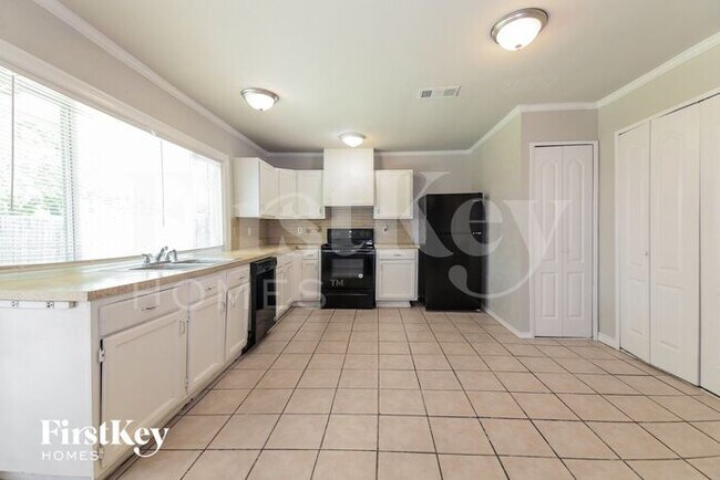 Building Photo - 3317 Kenwood Dr