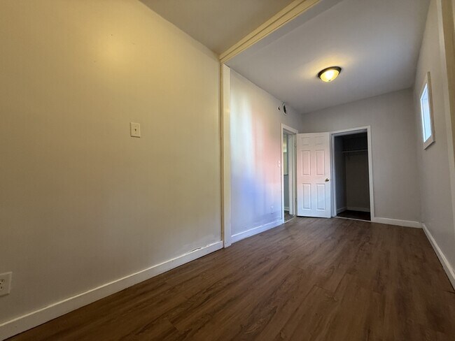 Building Photo - 19 N Lake Ave