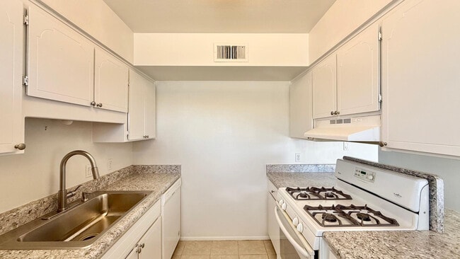 Building Photo - 12602 N 21st Ave