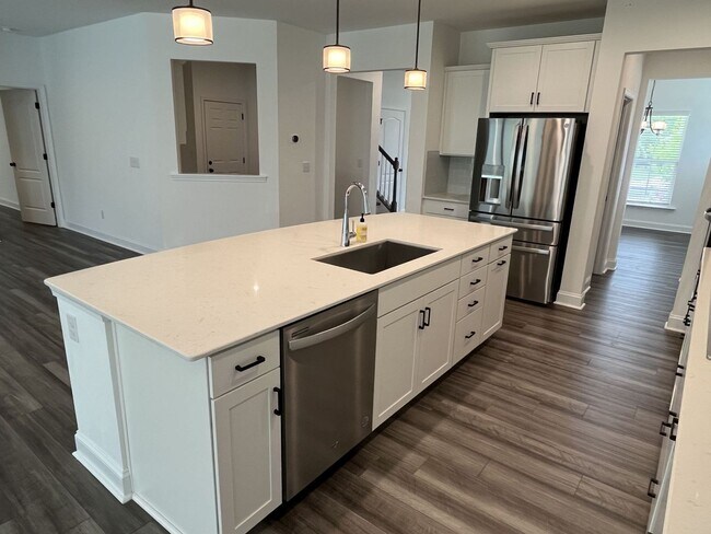 Building Photo - Spacious 5 Bed home in Stallings