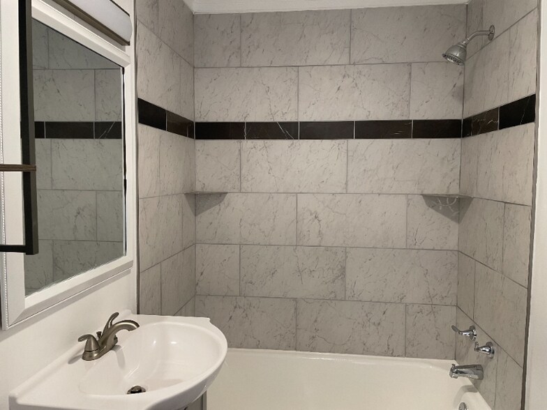 Building Photo - 1007 E Unaka Ave