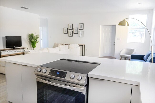 Building Photo - 1221 NW 45th St