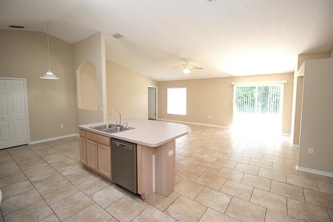 Building Photo - 32 Ryding Ln