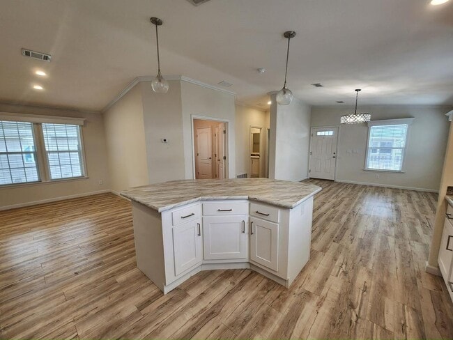 Building Photo - 215 Caviller Ct