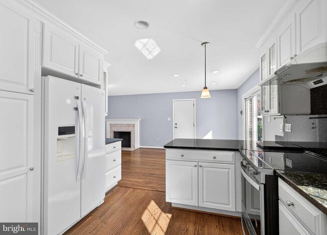 Building Photo - 9125 Donna Dean Dr