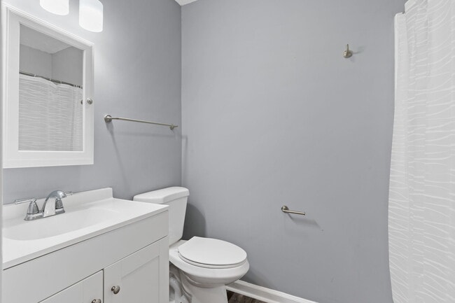 Building Photo - 310 Country Club Villa Dr