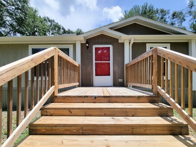 Building Photo - Cozy and Adorable home 4 bedroom 2 bath ho...