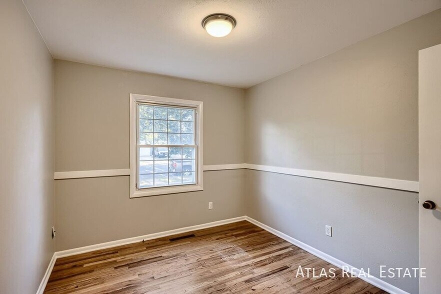 Building Photo - 1722 Tesla Dr