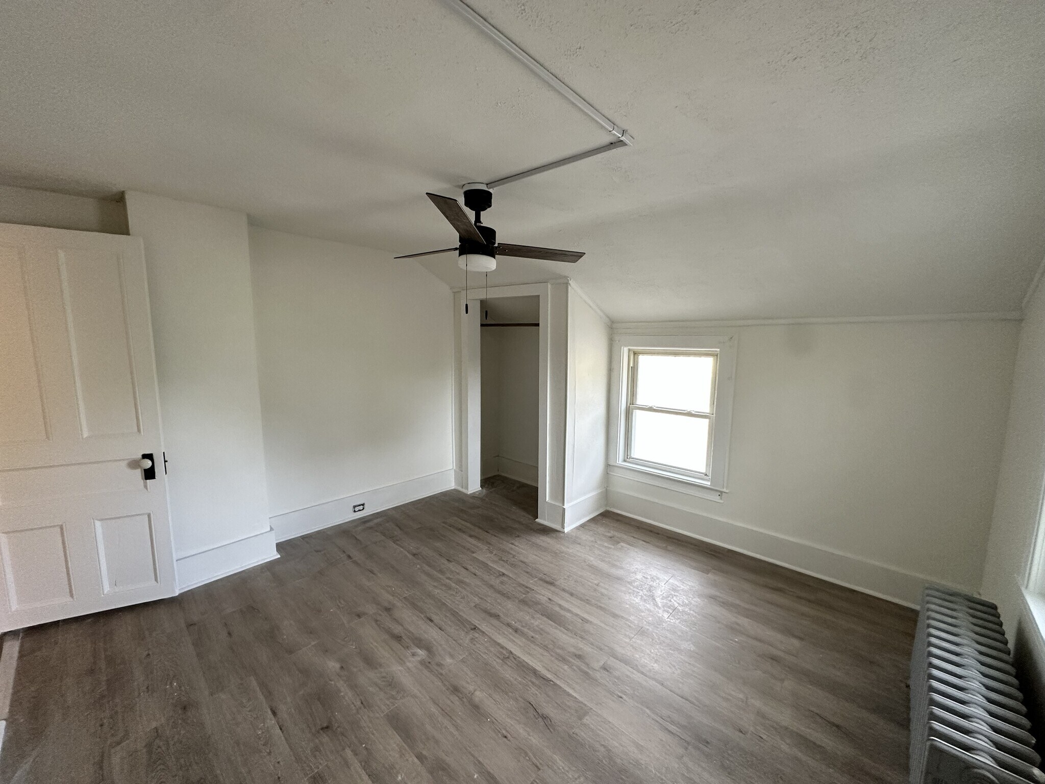 Building Photo - 409 Castle St