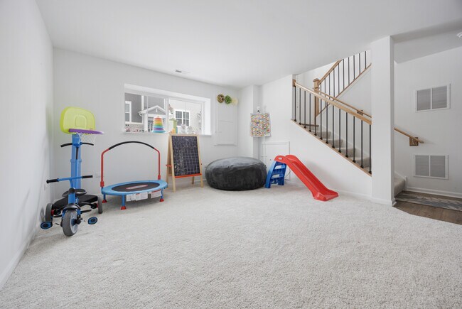 Building Photo - 620 Wolverine Dr