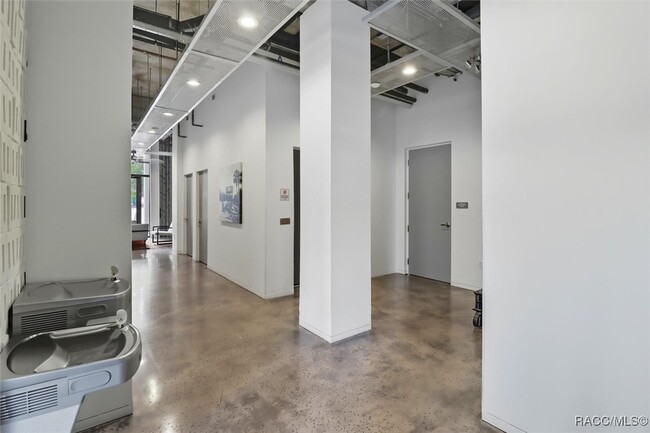 Building Photo - 302 SE Broadway St