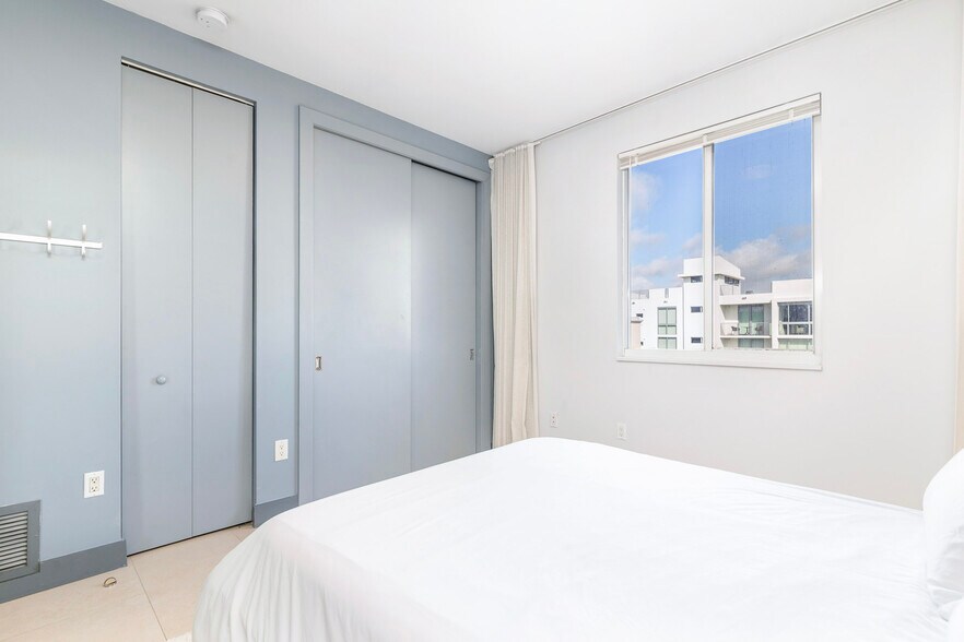 Building Photo - 111 SE 2nd St