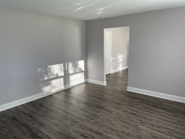 Building Photo - Charming 1 Bed / 1 Bath Ground Floor Unit in the Heart of Allendale