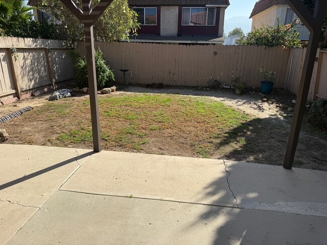 Building Photo - 440 W Santa Barbara St