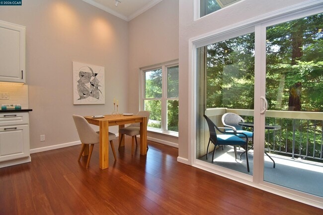 Building Photo - 2067 Ascot Dr