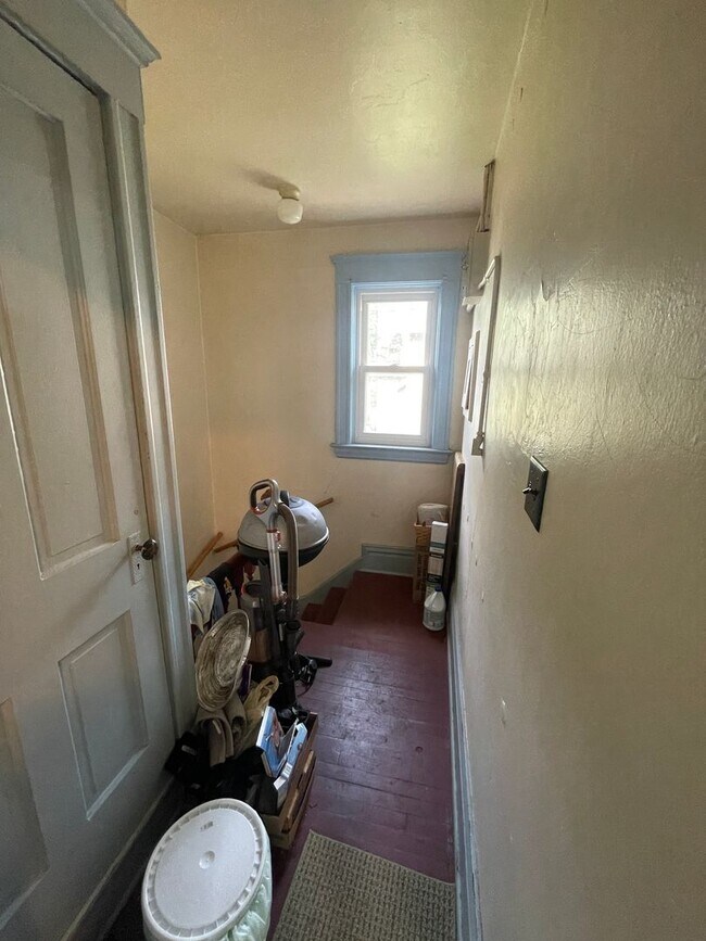 Building Photo - 309 N 26th Ave W