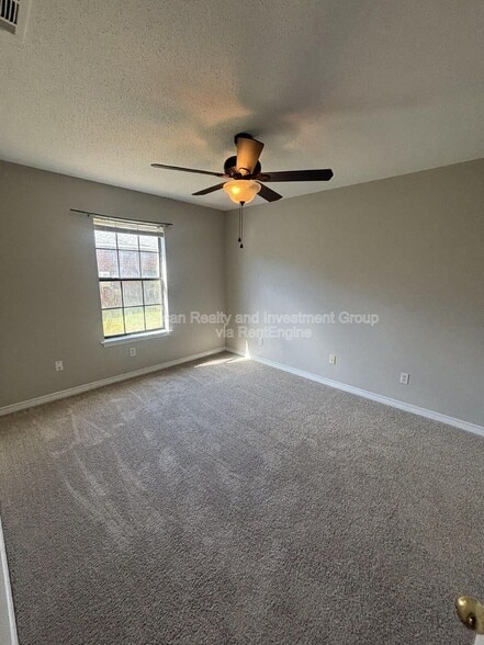 Building Photo - 148 Long Pointe Dr