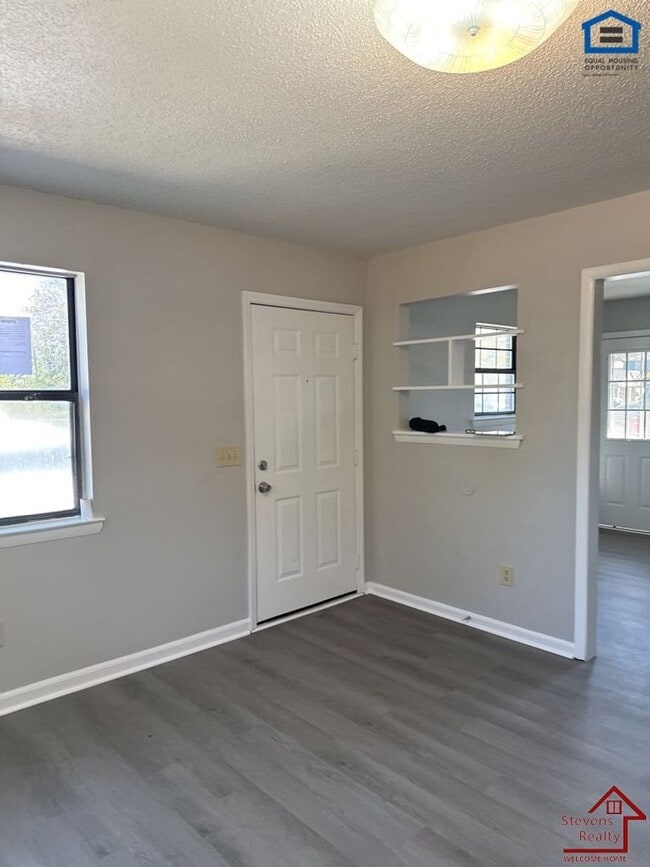 Building Photo - 1702 Olive St