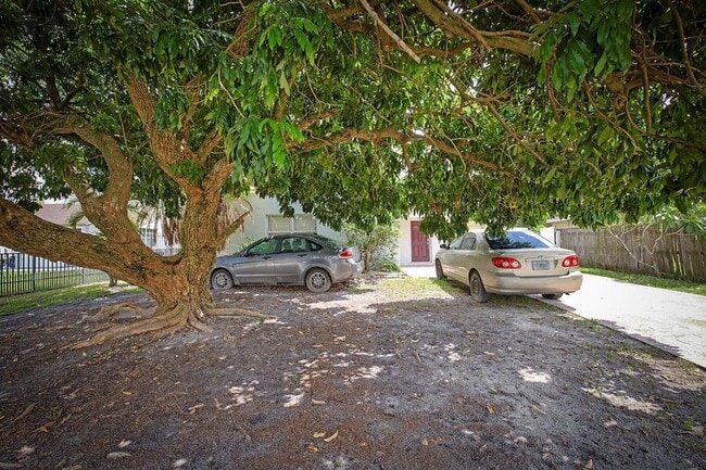 Building Photo - 2346 Caroma Ln
