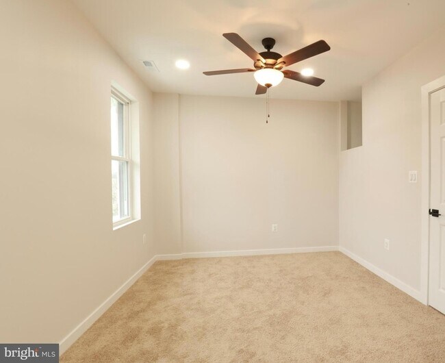 Building Photo - 1625 Montello Ave NE