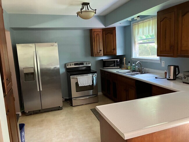 Building Photo - Fully Furnished Rental w/Steam Room & Sauna!