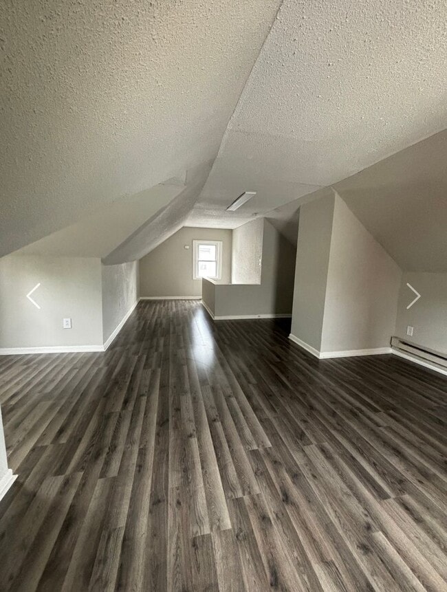 Building Photo - Spacious Single Family Home