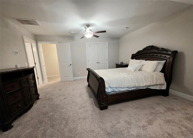 Building Photo - 656 Riverdale Dr.